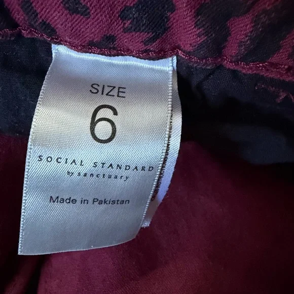 Social Standard by Sanctuary Ankle Jeans Animal Print Size 6 (SKU#G1) - Picture 4 of 8